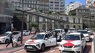 Los taxistas de Vigo valoran suprimir descansos ante la posible llegada de los VTC