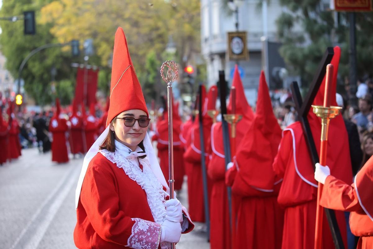 Una joven en la procesión de los coloraos en Murcia.