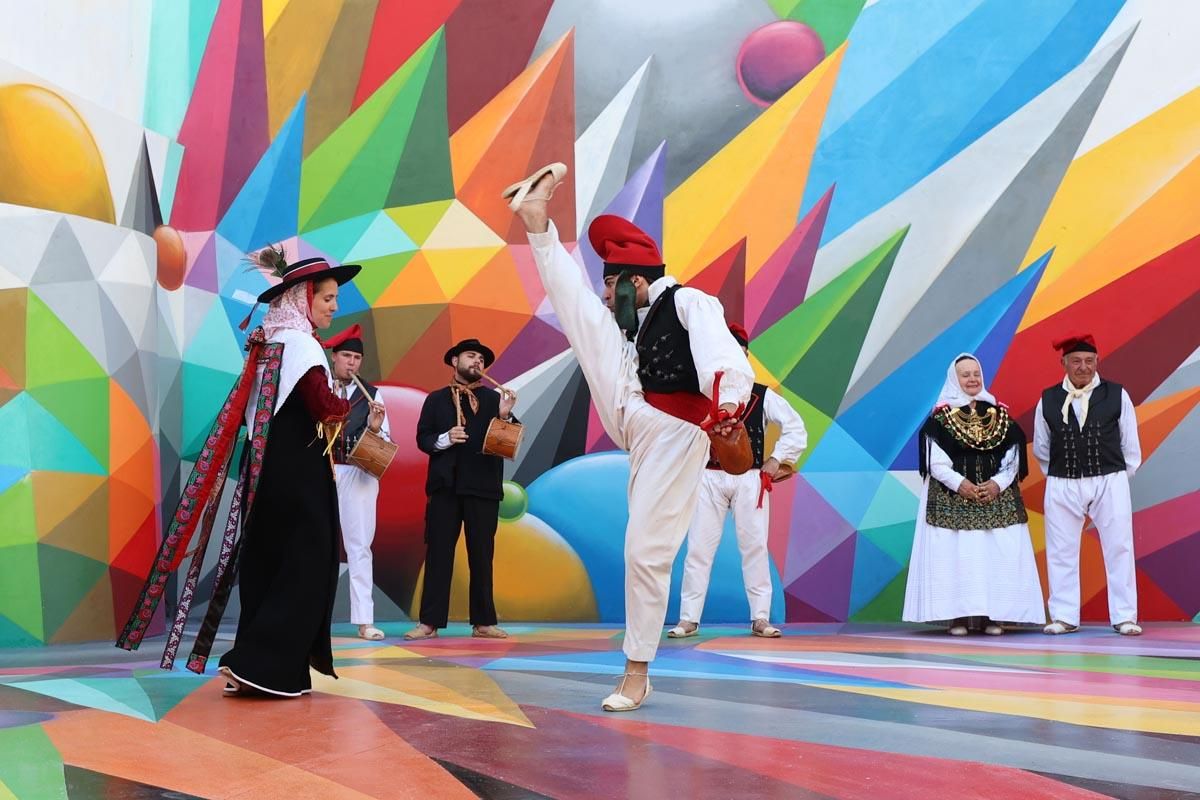 Galería: Todas las imágenes de la inauguración del mural de Okuda en Sant Antoni