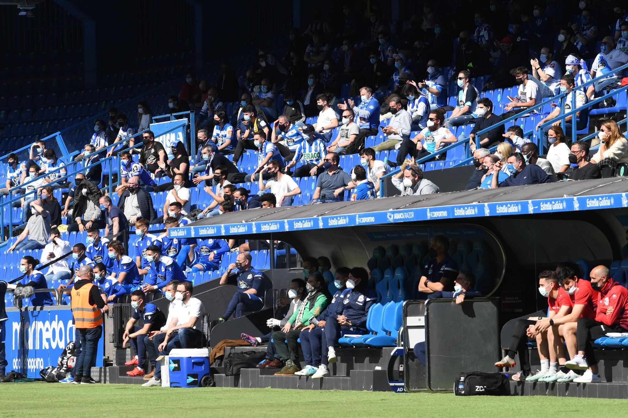 Recibimiento previo y decepción final de la afición en Riazor