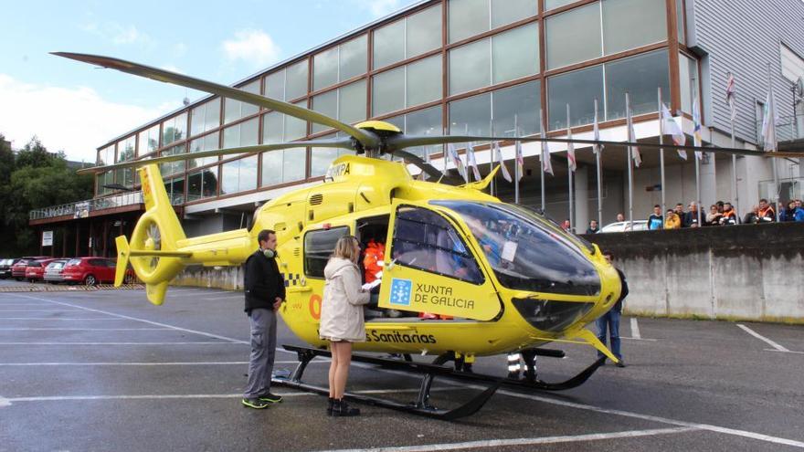 Trasladado en helicóptero un hombre herido al chocar con su tractor contra un muro en Mondariz