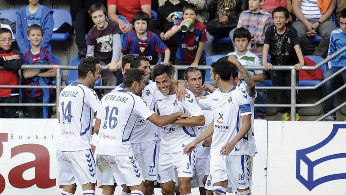 Bruno, autor de uno de los goles en la última victoria del Tenerife en Ipurua, sonríe tras su tanto.