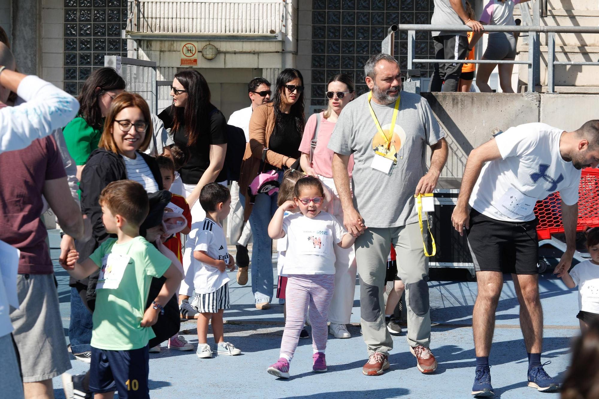 EN IMÁGENES: Así fue la carrera solidaria por los refugiados del Sáhara en el Yago Lamela de Avilés