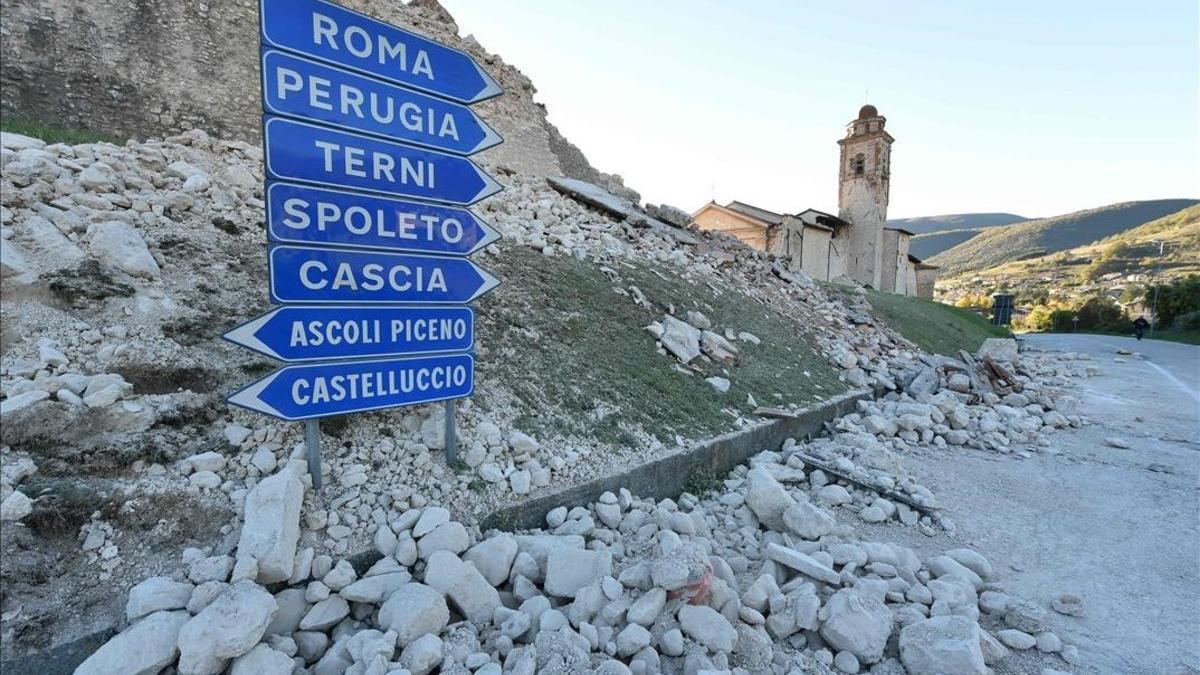 Edificios caídos en la ciudad italiana de Norcia como consecuencia del terremoto.