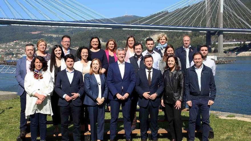 Los candidatos por Pontevedra al Congreso y Senado, con Pastor y Rueda en el centro. // FdV