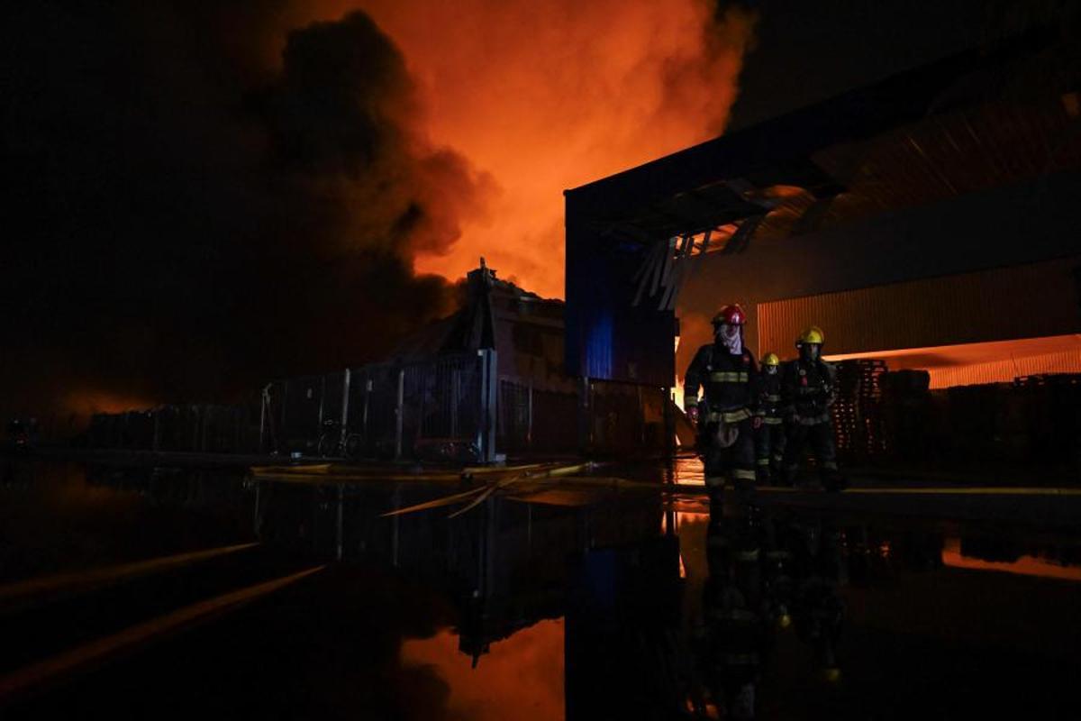 Una fuerte explosión en una zona industrial cerca del principal aeropuerto de Argentina deja al menos 15 heridos