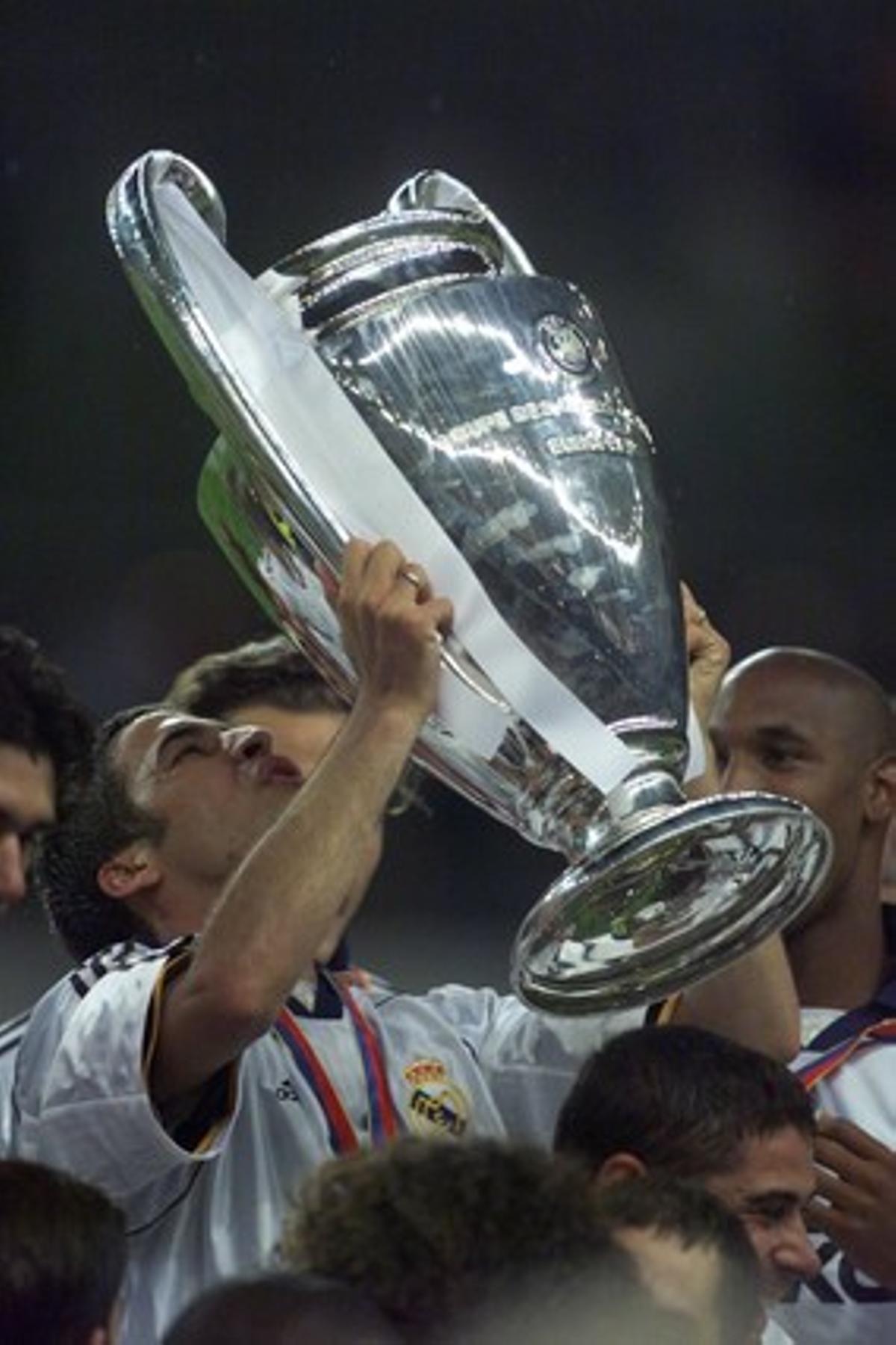 La trayectoria de Raúl González La trayectoria de Raúl González