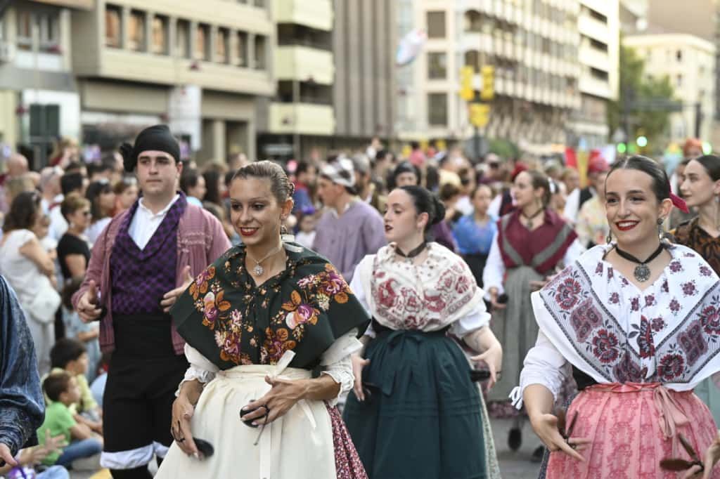 En imágenes | Primer día de las Fiestas del Pilar con las peñas y el pregón