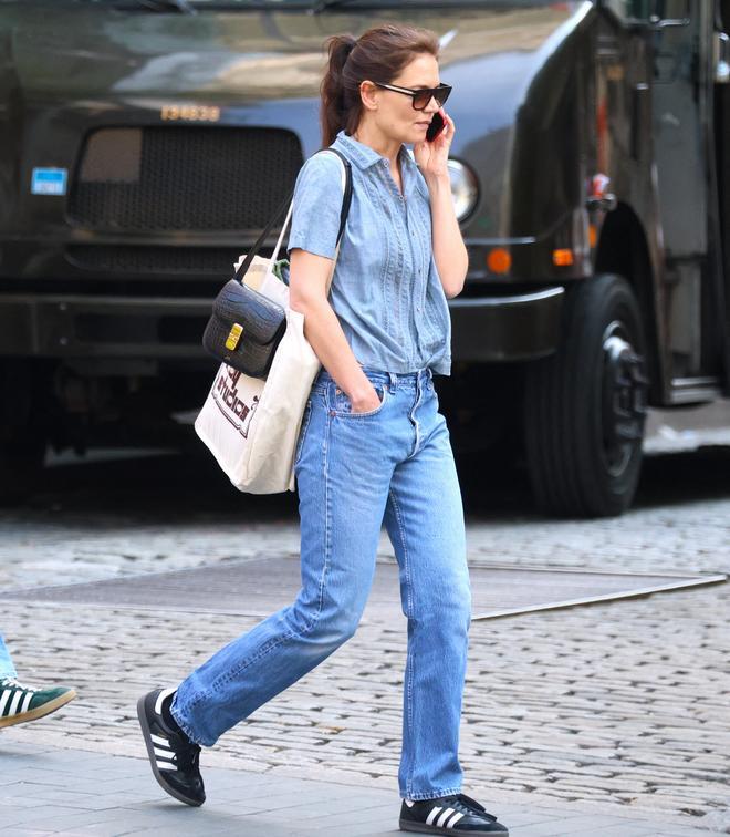 Katie Holmes con unas Adidas Samba