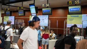 Dues vagues de 'handling' amenacen de complicar la Setmana Santa a Barcelona-El Prat i altres aeroports d'Espanya