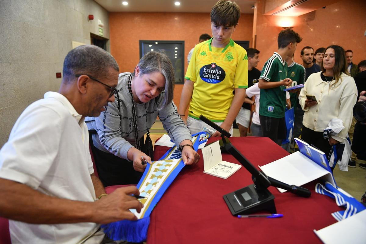 Djalminha presenta su libro en A Coruña Djalminha presenta su libro en A Coruña