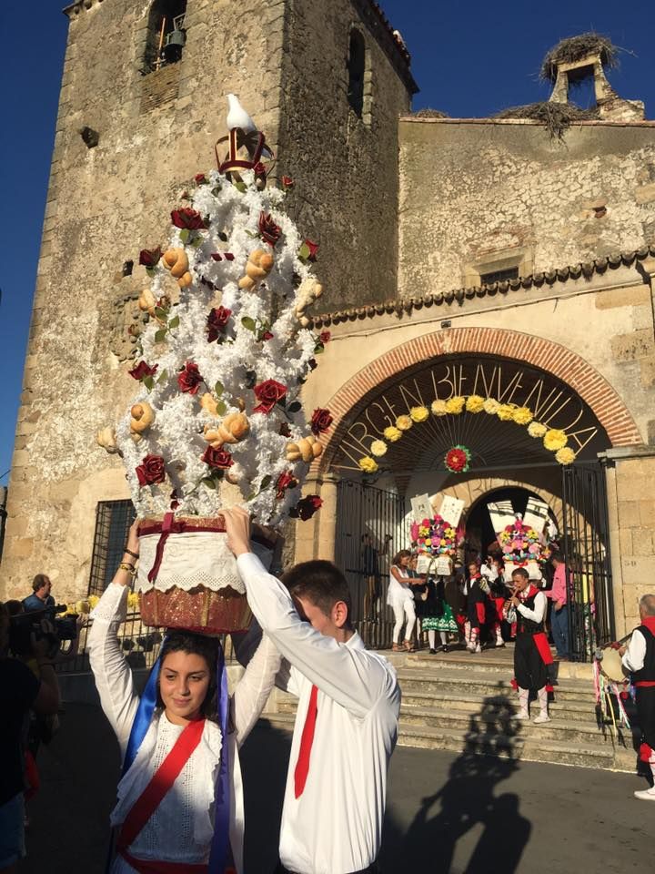 Os Tabuleiros de Meia Vía (Portugal) en la fiesta de Los Tableros de Valdefuentes.