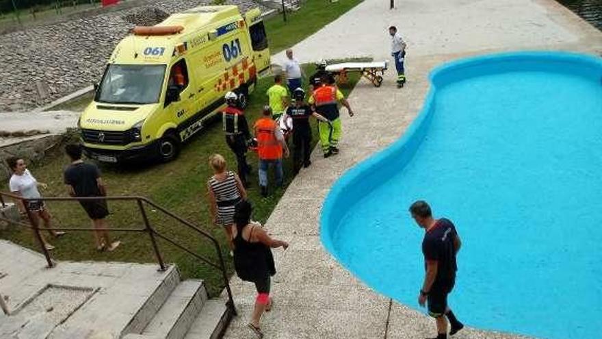 Imagen del dispostivo de emergencia en la playa fluvial.