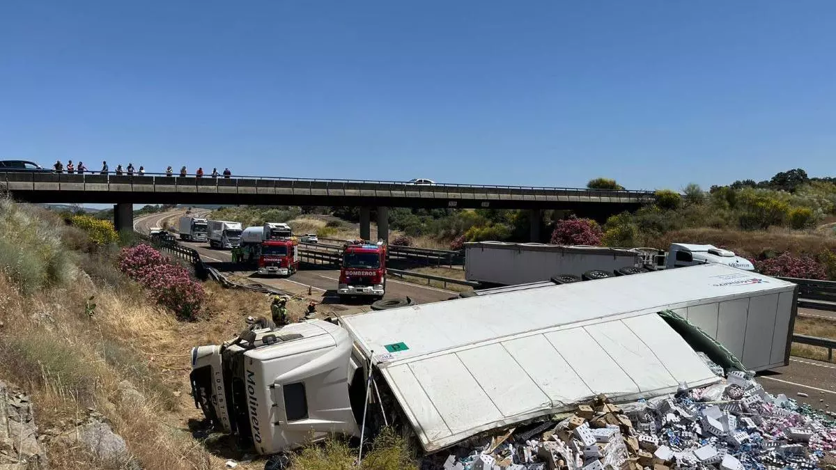 Un siniestro vial provoca cortes de tráfico en la A-5 en Cáceres
