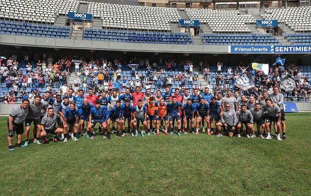 Entrenamiento del CD Tenerife a puerta abierta en el Heliodoro Rodríguez López