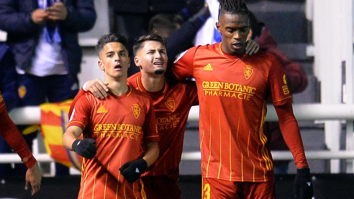 Bermejo, Borja Sainz y Jair tras el gol del Zaragoza en Burgos.