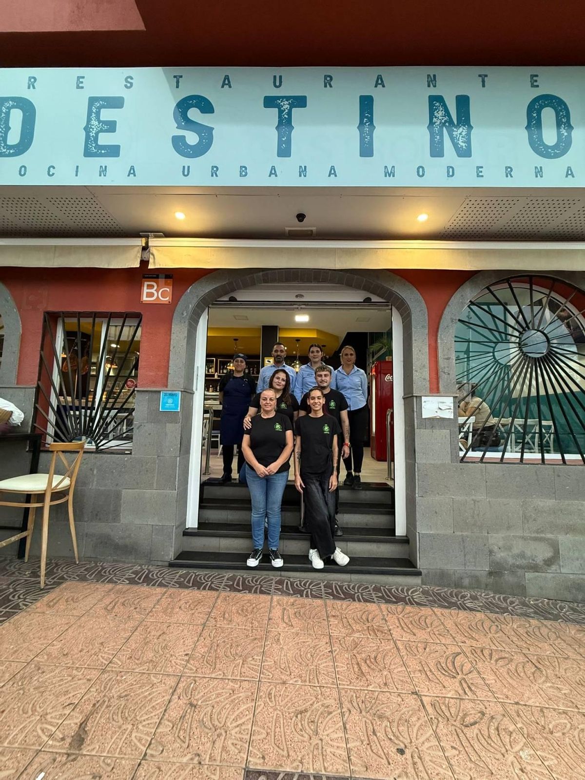 La cocina de DESTINO está dirigida por el propio Yeray junto a un equipo joven y creativo