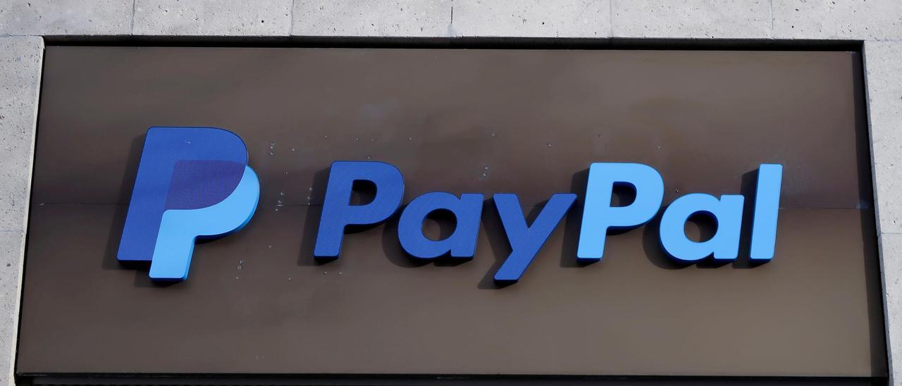 El logo de Paypal en la fachada de sus oficinas en Berlín