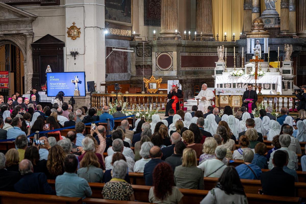 La visita del Papa León XIV en la parroquia de Sant Agustí del Raval