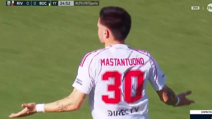 La tremenda falta de Mastantuono para adelantar a River ante Boca