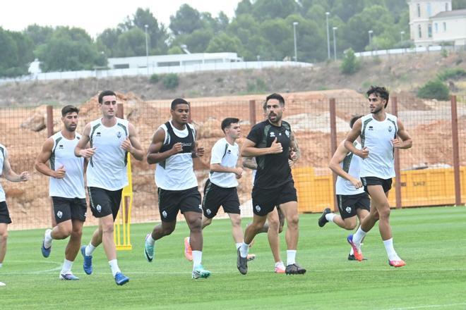 Las imágenes del primer entrenamiento del CD Castellón 2026/2027