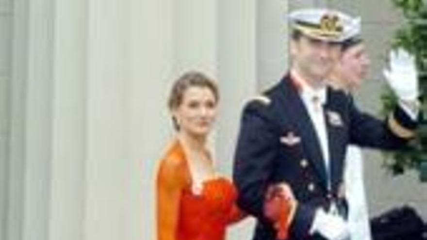 Felipe y Letizia asisten a la boda de Federico de Dinamarca