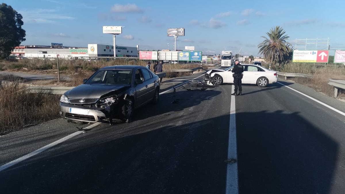 Dos heridos leves en un choque frontal en la N-332 entre Guardamar y ...