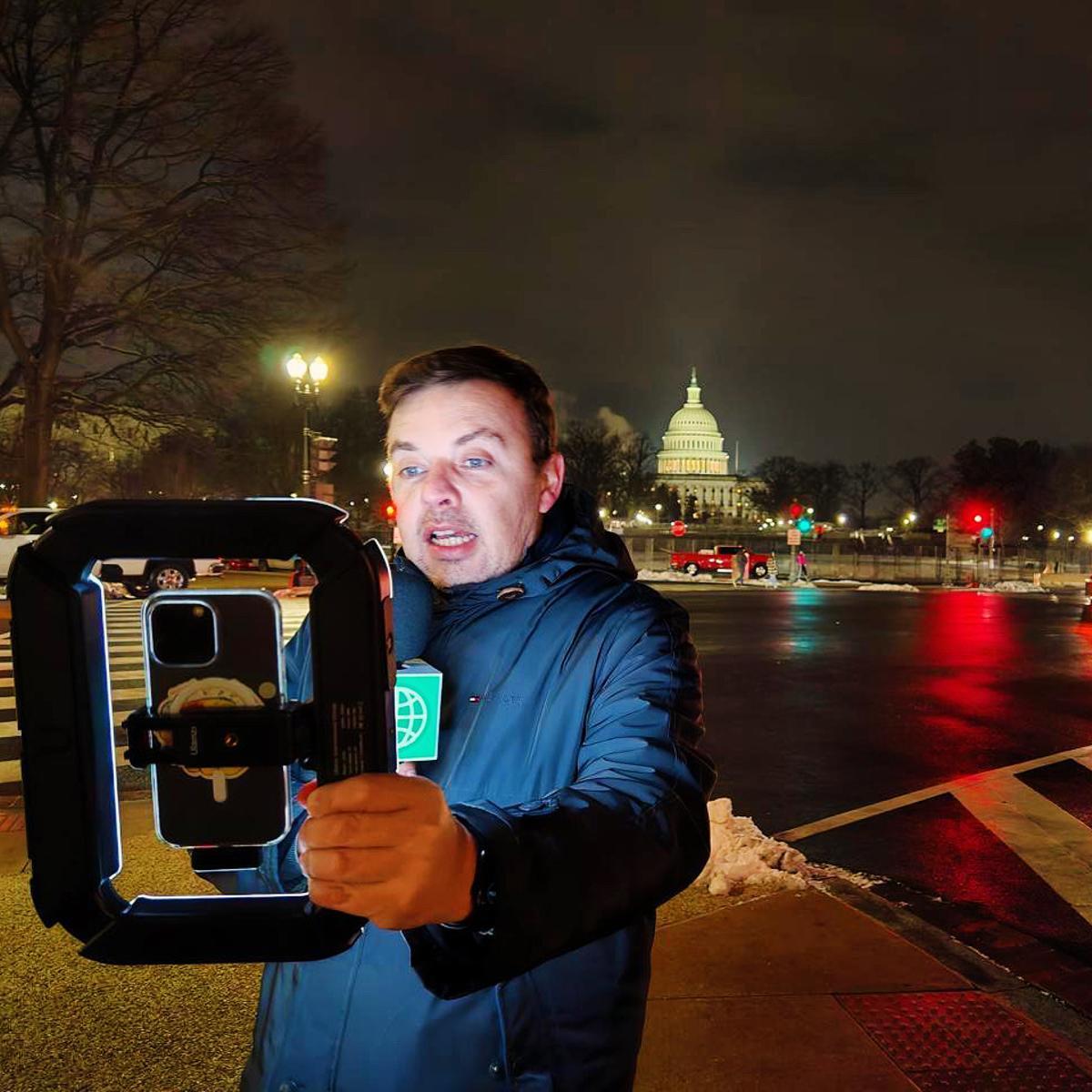 José Lebeña, durante una cobertura informativa en Washington.