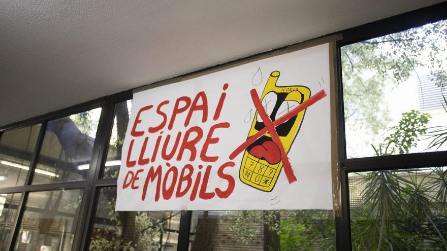 Un centro de Valencia prohíbe las tablets al pillar a niños de 9 años viendo porno en el aula