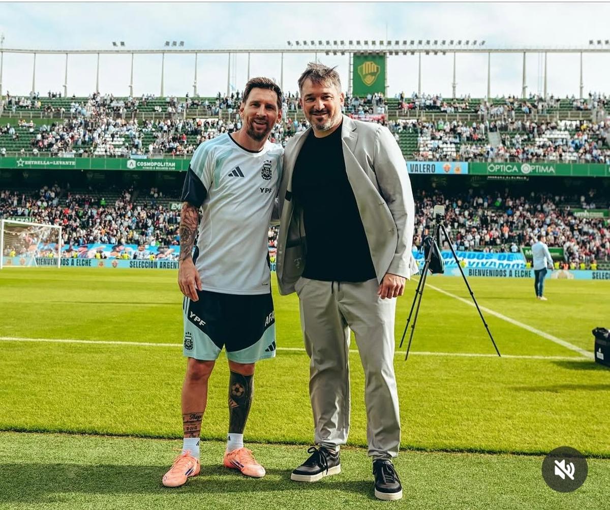 Diego Lemme, con Messi en el entrenamiento de la selección argentina en noviembre de 2025 en Elche.