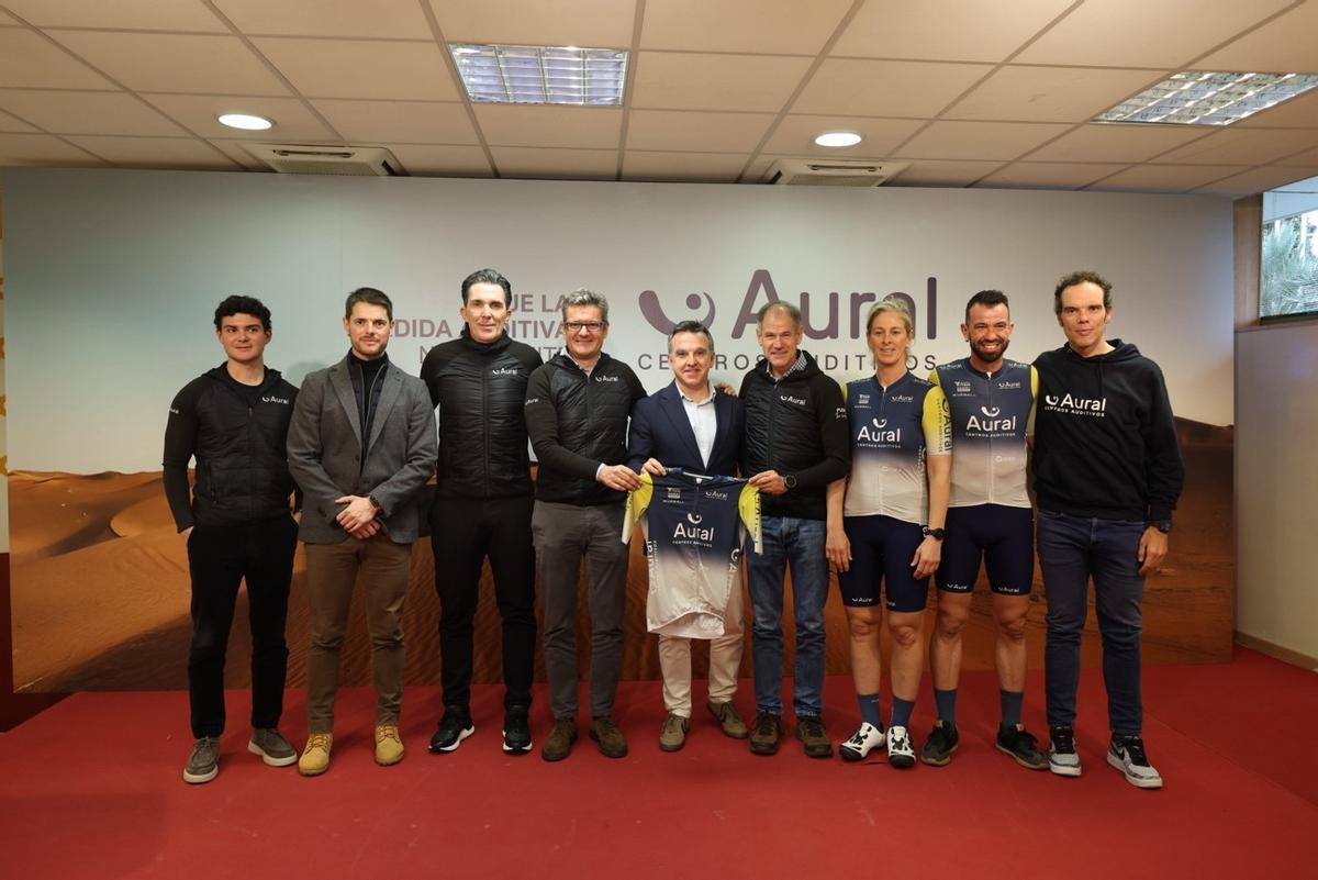 El Aural Team desafía el estigma de la pérdida auditiva en la Škoda Titan Desert 2026