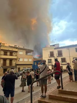 Declarado un nuevo incendio forestal en la sierra de Algairén que obliga a confinar a los vecinos de Alpartir