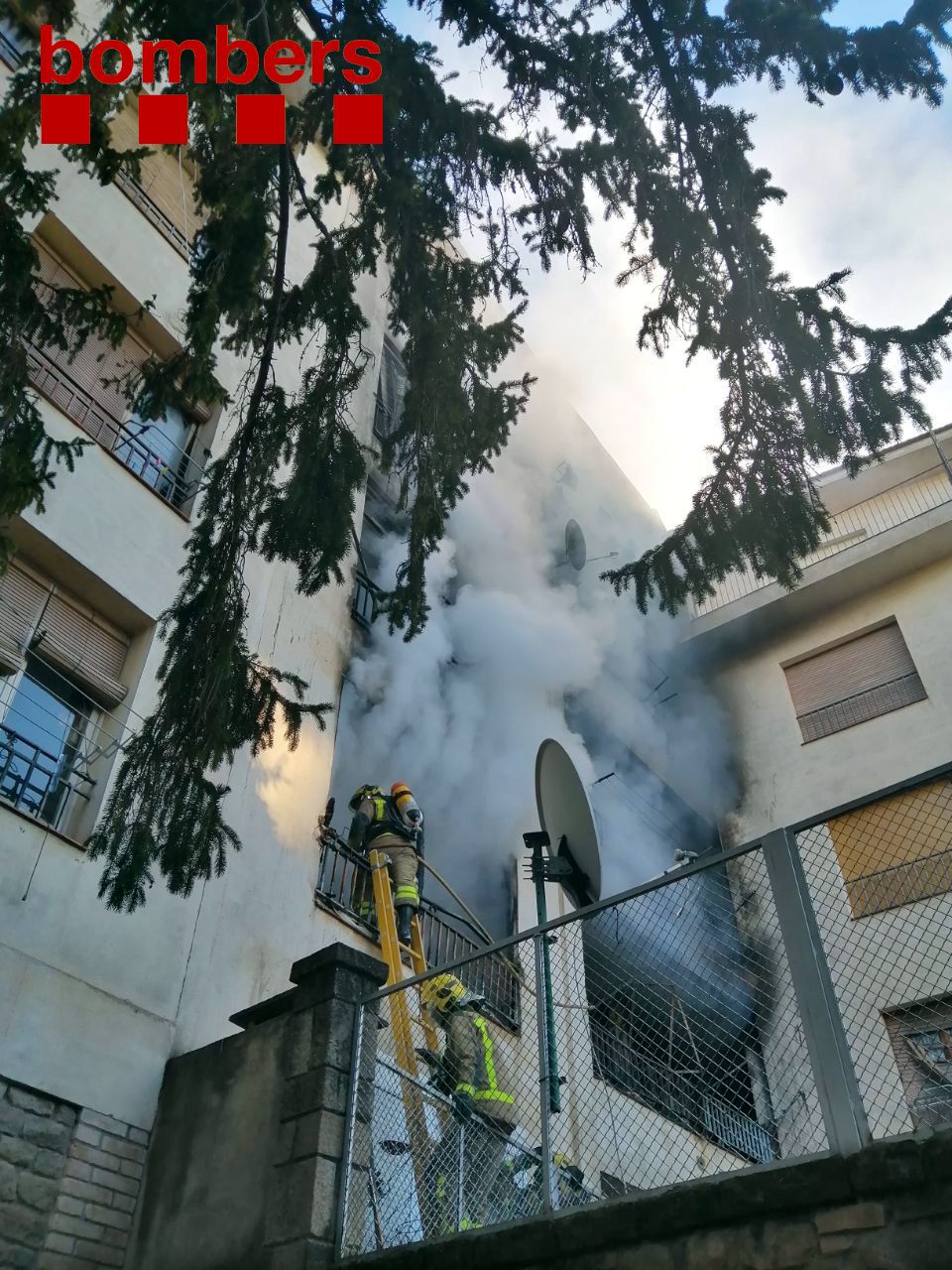 L'incendi d'un bloc de pisos a Solsona, en imatges