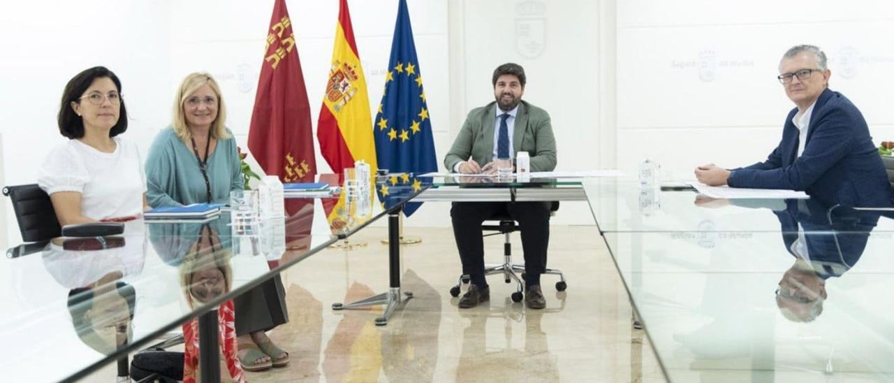 María Fuster, Pilar Martín, Fernando López Miras y Juan José Pedreño.