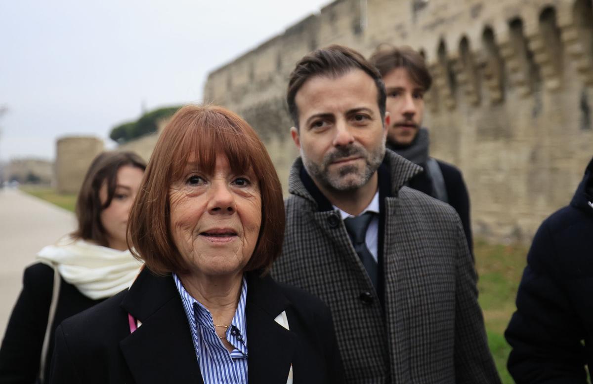 Avignon (France), 02/12/2024.- Gisele Pelicot (L), escorted by her lawyer Antoine Camus (R), arrive at the criminal court where her husband Dominique Pelicot is on trial in Avignon, South of France, 19 December 2024. Judges will hand down verdicts on 51 men in the mass rape trial in which Dominique Pelicot is accused of drugging and raping his then-wife, Gisele Pelicot as well as inviting dozens of men to rape her while she was unconscious at their home in Mazan, France, between 2011 and 2020. (Francia) EFE/EPA/GUILLAUME HORCAJUELO