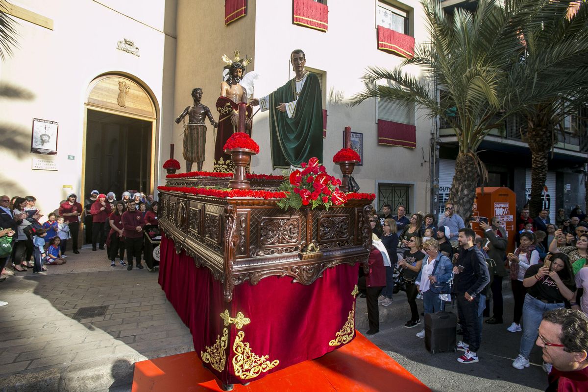 La escena del Ecce Homo en procesión a su salida del templo