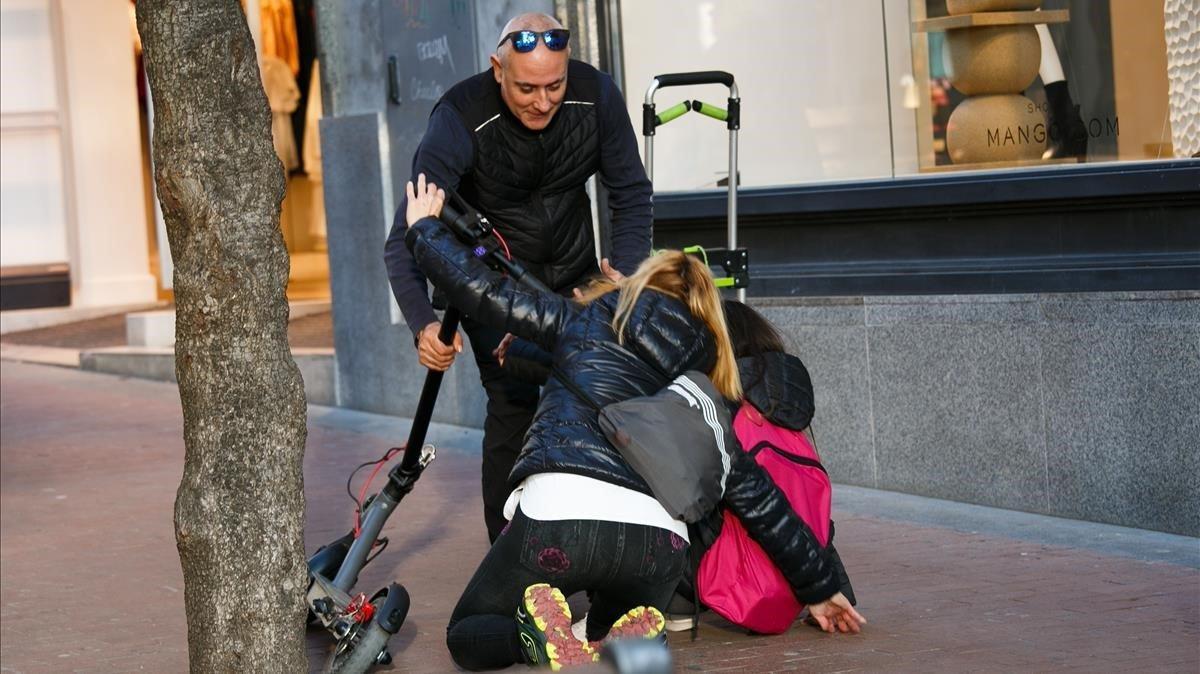 zentauroepp52281061 13 02 20   terrassa   patinetes   por la calle major   un se200215185004