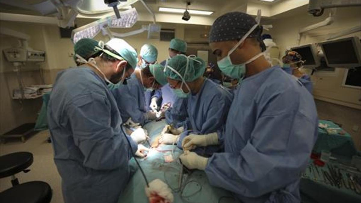 La cirugía de los párpados y la rinoplastia son las más solicitadas por la población masculina