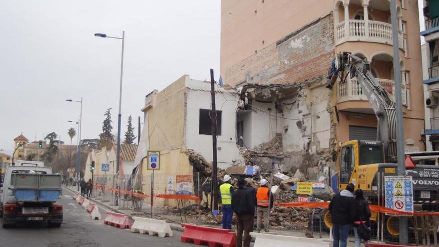 Comienza el derribo de viviendas para ampliar la avenida de Barcelona