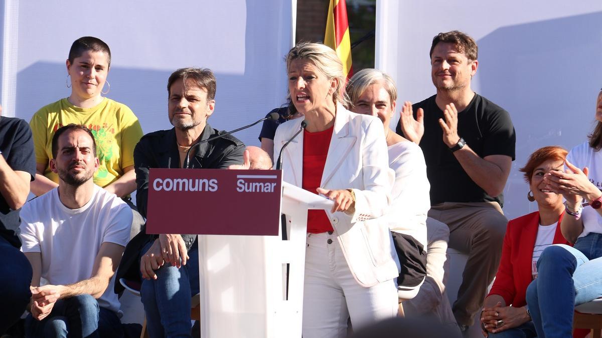 Yolanda Díaz, con Ada Colau y Jaume Asens en el mitin final de la campaña de las catalanas