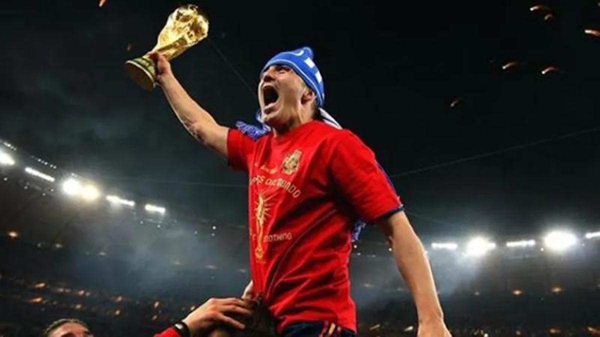 David Villa levanta la Copa del mundo en 2010