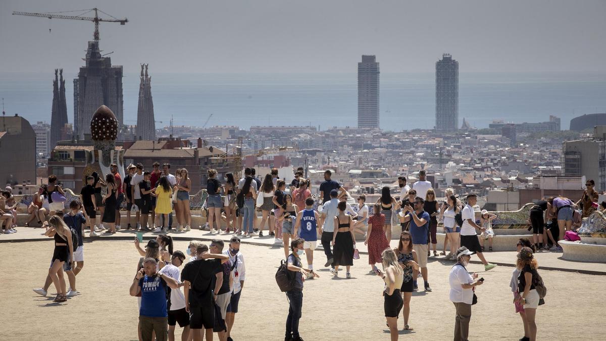 Visitantes en el parque Güell, la semana pasada.