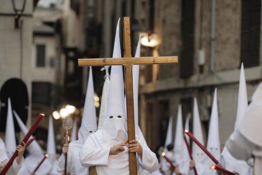 La procesión del Santo Entierro transcurre por el centro de Palma