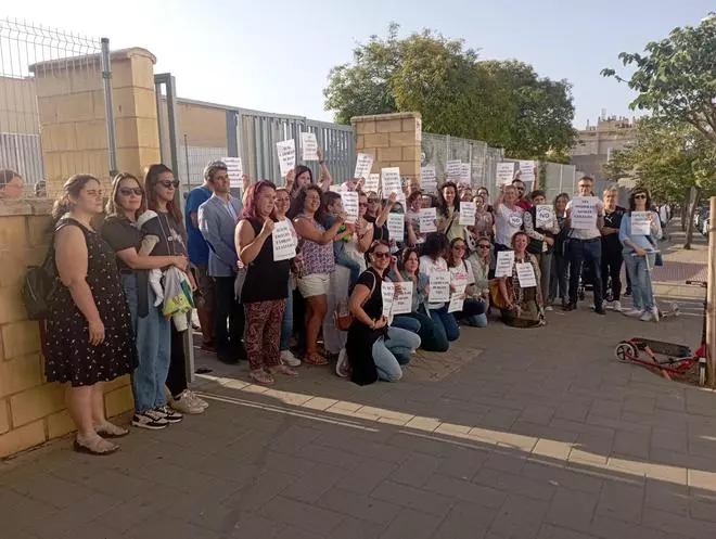El CEIP Carmen de Burgos continuará con los ayudantes para alumnos con necesidades especiales