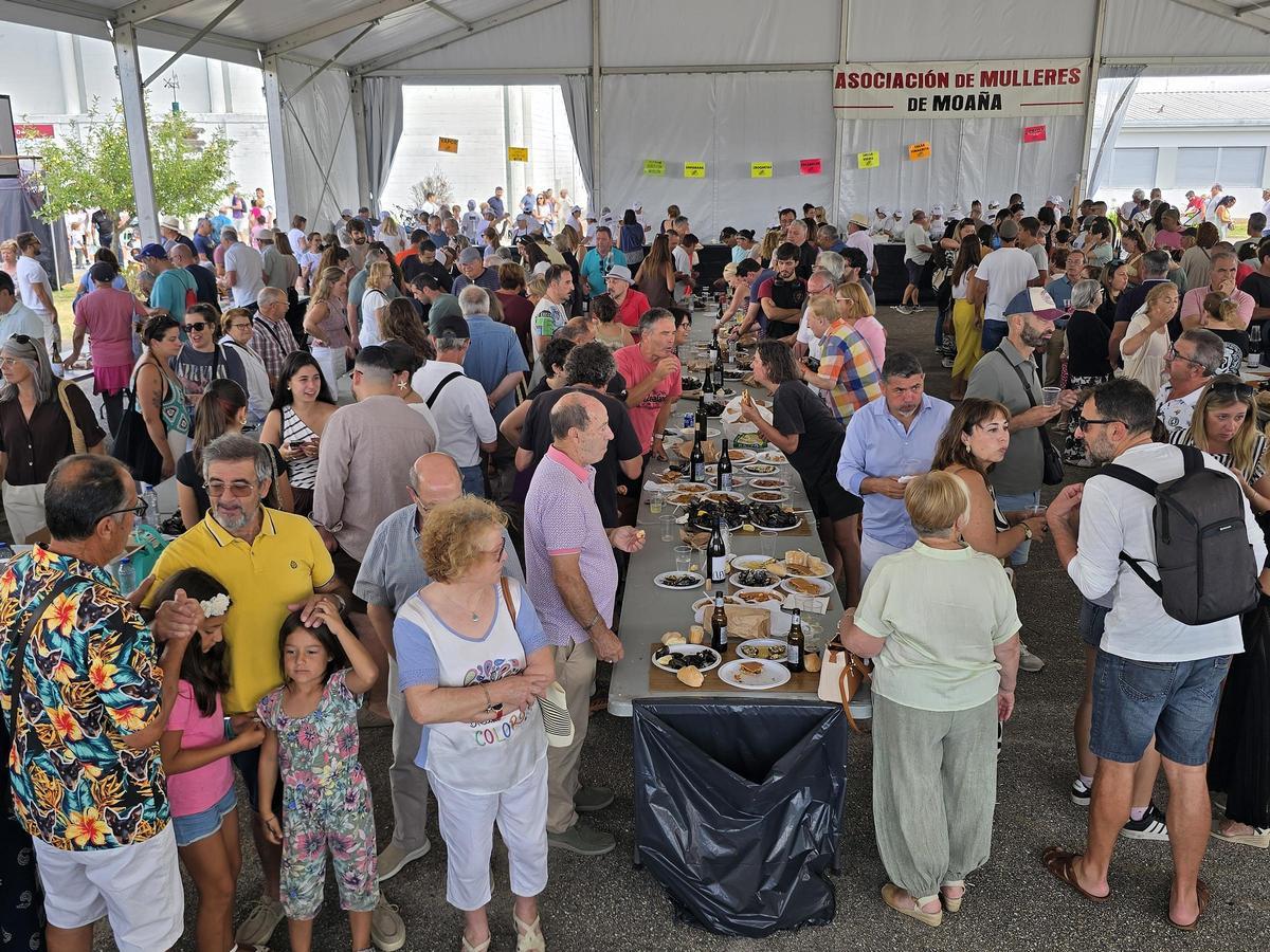 Moaña exalta su mejillón en una fiesta que vende cinco toneladas de producto en menos de tres horas