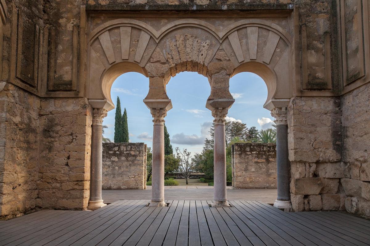 Medina Azahara fue una ciudad palatina o álica construida por el primer califa de Córdoba