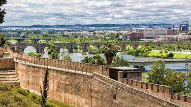 "Todo el mundo debería verla una vez en la vida": la gran muralla europea está en España, no es la de Ávila y te dejará con la boca abierta