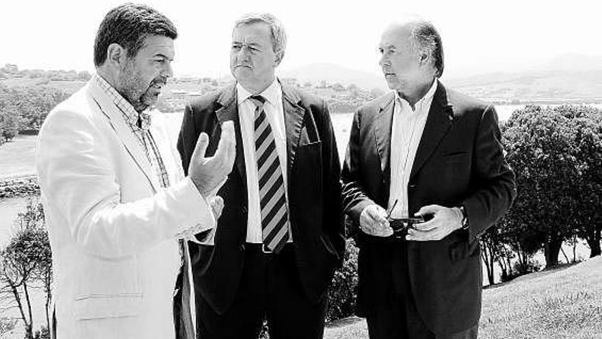 Ángel Agudo, consejero de Economía de Cantabria; Carlos Aguirre, del País Vasco, y Jaime Rabanal.