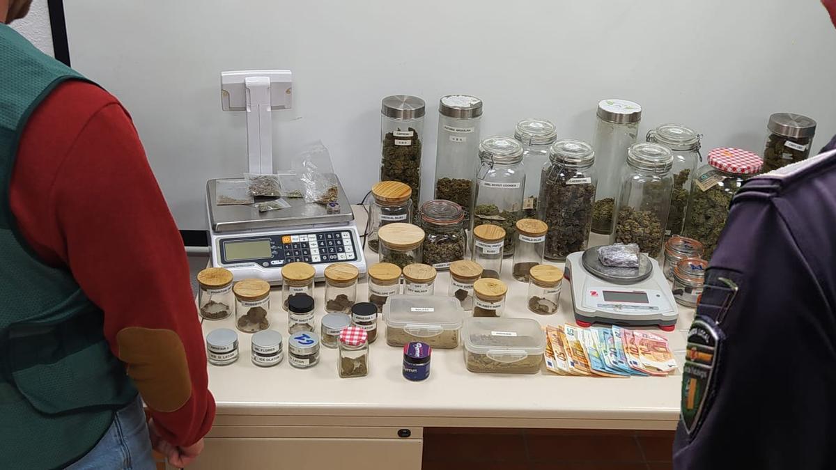 Material confiscado en los clubes de cannabis.