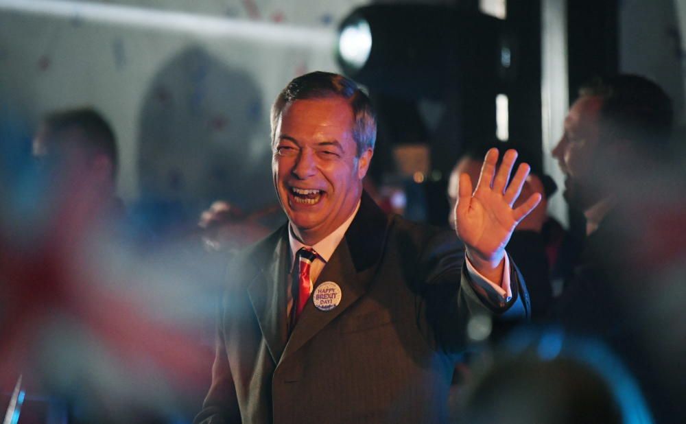 Partidarios del Brexit celebran la salida del Reino Unido de la UE.